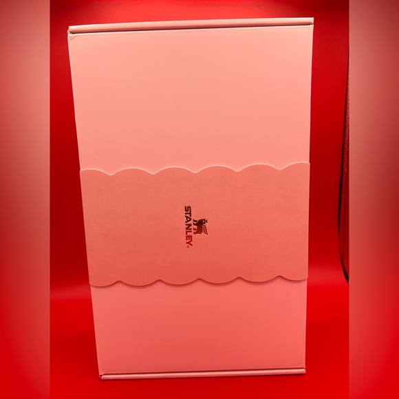 The Valentine's Day Quencher H2.0 Flowstate Tumbler 40 OZ Pink Velvet Cake - Picture 5 of 16